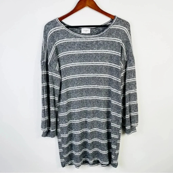 Everly Gray Striped Tunic Top Size Large - Picture 2 of 6